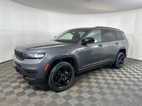 Used 2023 Jeep Grand Cherokee L Laredo image 7