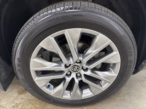 Used 2022 Toyota RAV4 XLE Premium AWD/4WD image 11