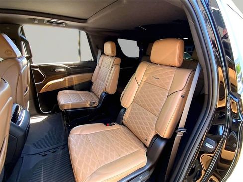 Used 2023 Cadillac Escalade Sport w/ LPO, ONYX Package image 16