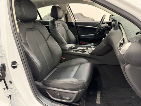 Used 2022 Genesis G70 2.0T image 40