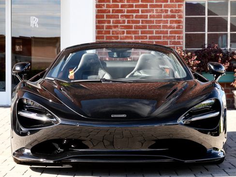 Used 2026 McLaren 750S Spider RWD image 2