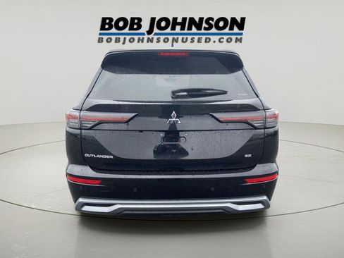 Used 2025 Mitsubishi Outlander SE image 12