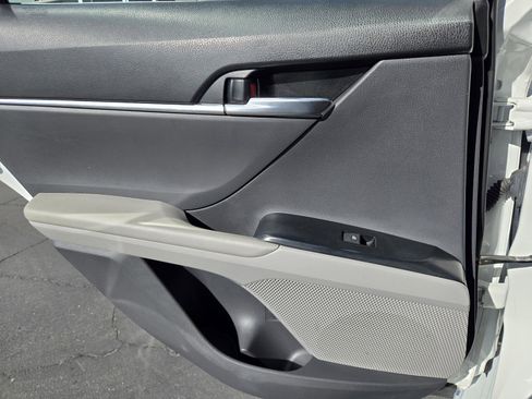 Used 2019 Toyota Camry SE image 23