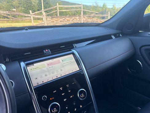 Used 2020 Land Rover Discovery Sport HSE R-Dynamic AWD/4WD image 12