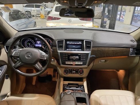 Used 2016 Mercedes-Benz GL 450 4MATIC image 2