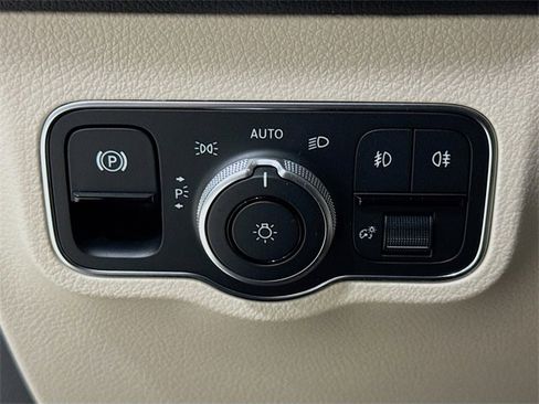 Certified 2025 Mercedes-Benz GLB 250 4MATIC image 10