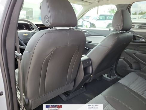 Used 2025 Chevrolet Trax LT FWD image 14