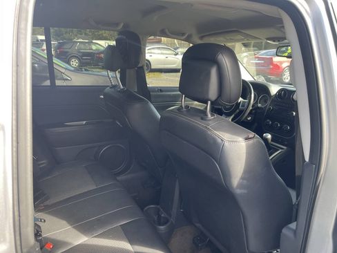 Used 2016 Jeep Compass Latitude AWD/4WD image 9