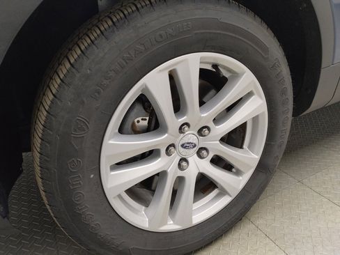 Used 2019 Ford Explorer XLT w/ Equipment Group 202A AWD/4WD image 31