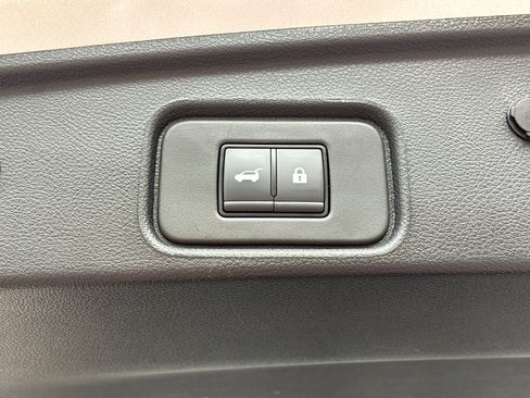 Used 2025 Nissan Pathfinder SV FWD image 27