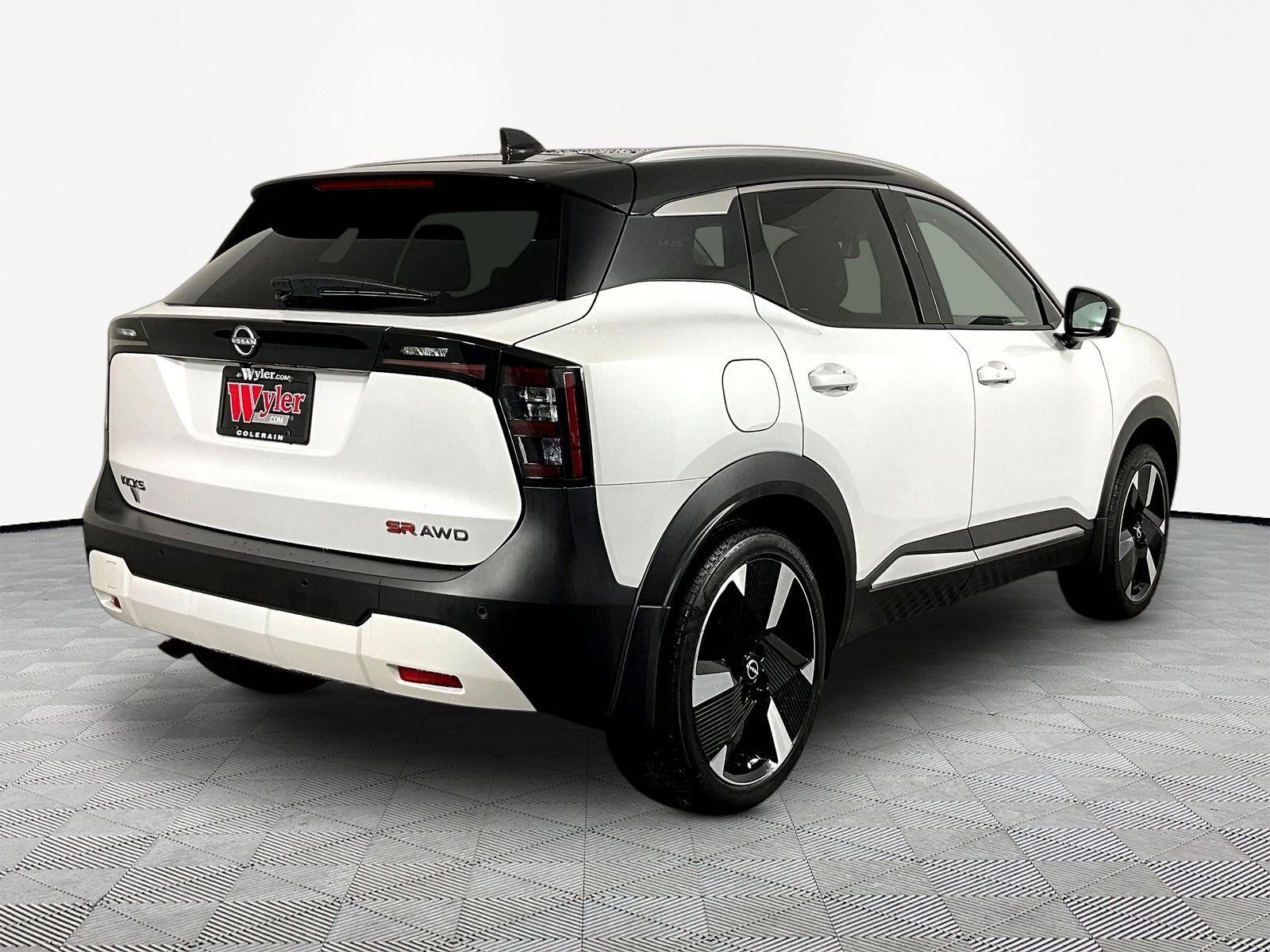 Used 2025 Nissan Kicks SR w/ SR Premium Package AWD/4WD image 6
