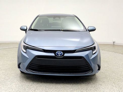 Used 2025 Toyota Corolla LE FWD image 2