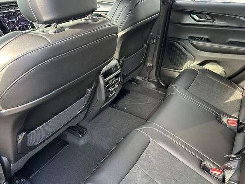 New 2025 Jeep Grand Cherokee Altitude image 12