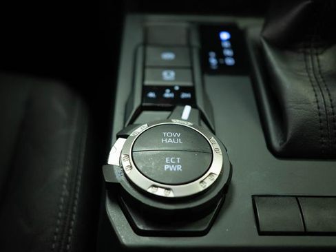Used 2025 Toyota Tacoma SR5 AWD/4WD image 20