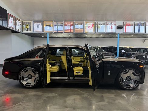 Used 2022 Rolls-Royce Phantom Sedan RWD image 6