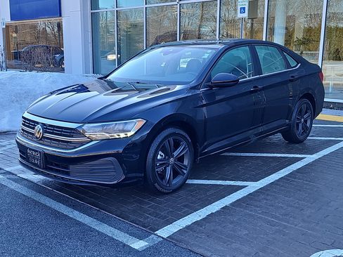 Certified 2023 Volkswagen Jetta SE w/ Panoramic Sunroof Package image 22