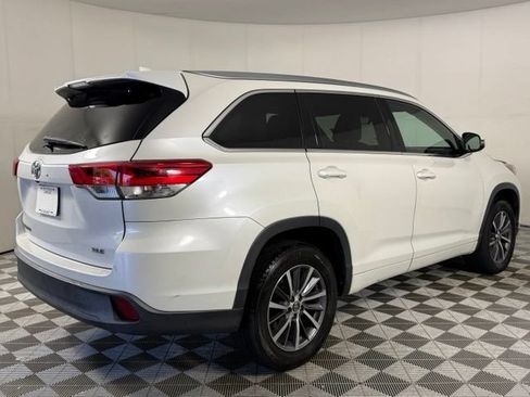 Used 2017 Toyota Highlander XLE FWD image 8