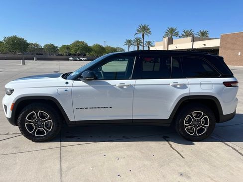 Used 2023 Jeep Grand Cherokee Trailhawk w/ Luxury Tech Group III AWD/4WD image 9