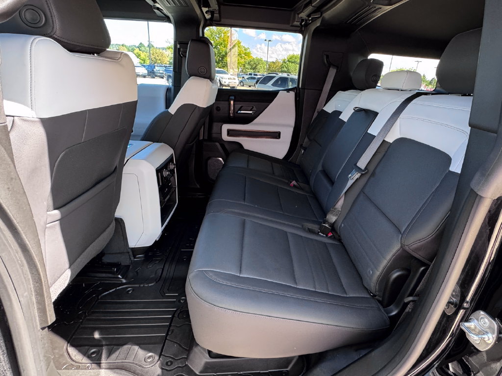 Used 2024 GMC Hummer EV 3X w/ LPO, Illumination Package AWD/4WD image 32