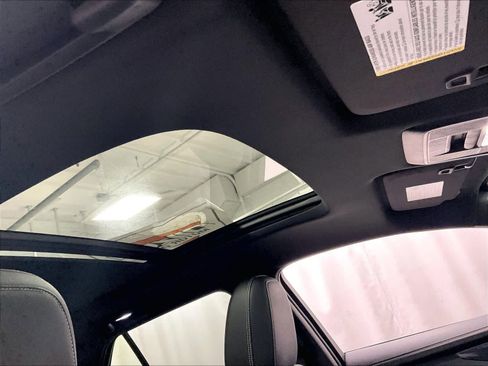 Used 2024 Chevrolet Blazer EV LT image 22