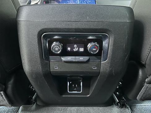 Certified 2025 Chevrolet Suburban Z71 image 36