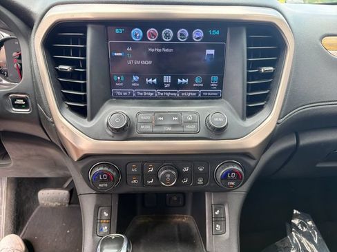 Used 2018 GMC Acadia Denali w/ Technology Package FWD image 13