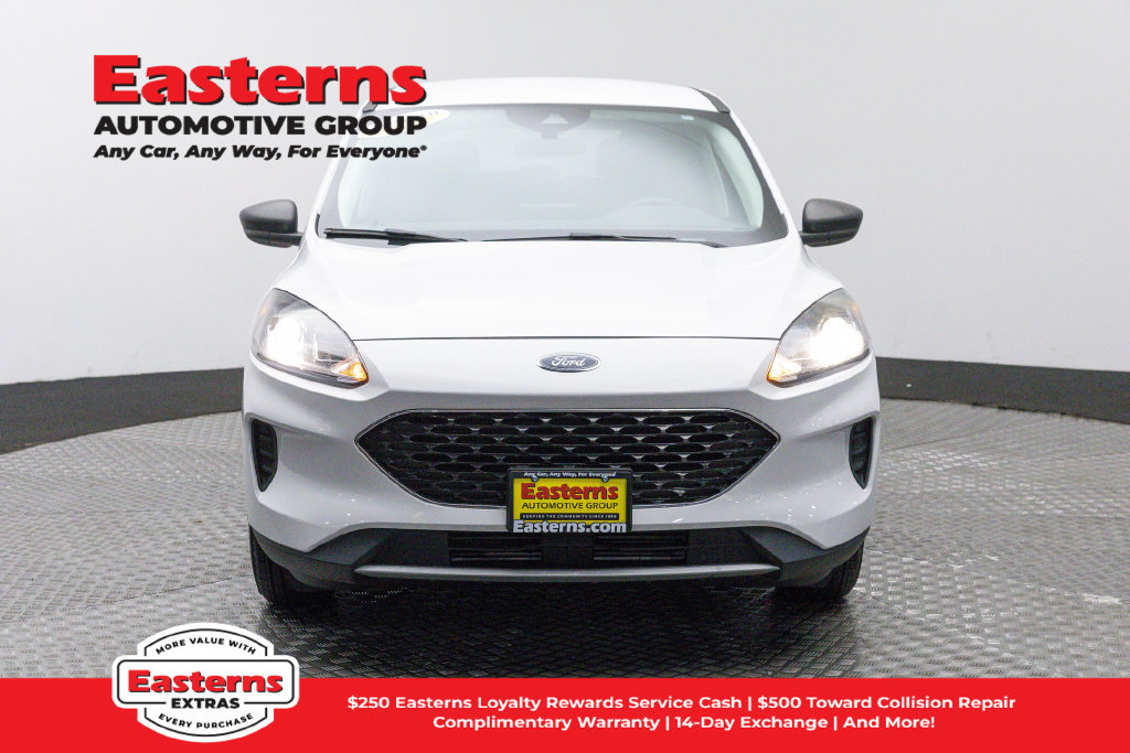 Used 2022 Ford Escape SE FWD image 3