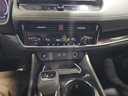 Used 2025 Nissan Rogue SL image 15