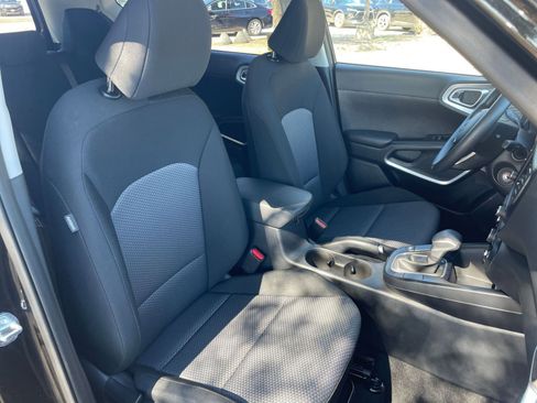 Used 2025 Kia Soul LX w/ LX Technology Package image 36