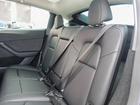 Used 2025 Tesla Model Y Long Range image 21