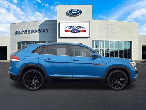 Used 2024 Volkswagen Atlas Cross Sport SE w/ Panoramic Sunroof Package image 5