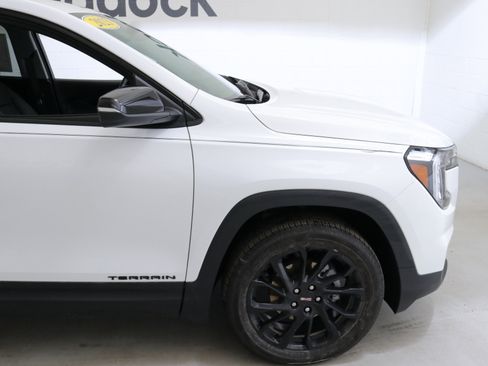 Used 2023 GMC Terrain SLT w/ Elevation Edition image 11