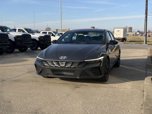 New 2026 Hyundai Elantra Sport FWD image 11