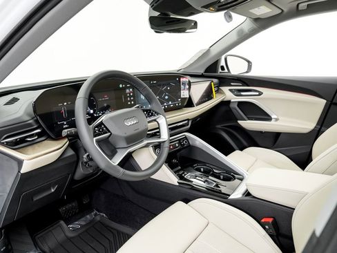 New 2025 Audi Q5 Prestige image 4