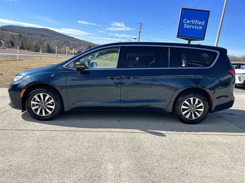 Used 2024 Chrysler Pacifica Select image 7