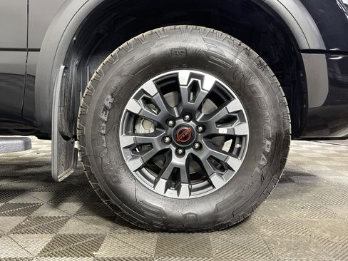Used 2024 Nissan Titan PRO-4X w/ Pro-4x Convenience Package image 11
