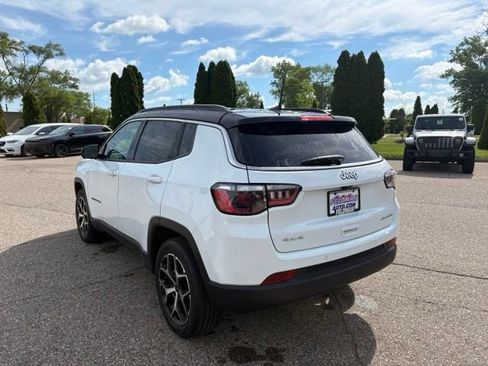 Used 2025 Jeep Compass Limited AWD/4WD image 3