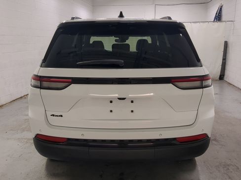 Certified 2024 Jeep Grand Cherokee Altitude image 7