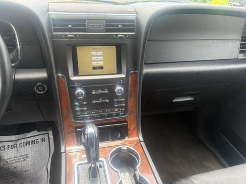 Used 2016 Lincoln Navigator L Select AWD/4WD image 18