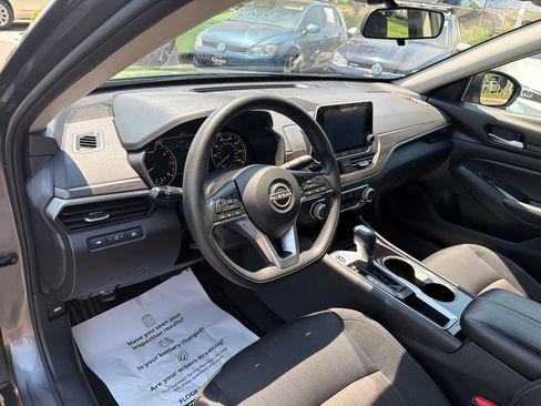 Used 2024 Nissan Altima 2.5 SV FWD image 25