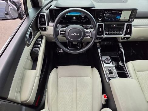 Certified 2024 Kia Sorento SX Prestige AWD/4WD image 13
