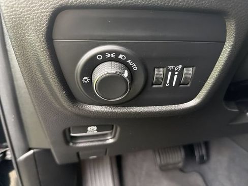 Used 2023 Jeep Grand Cherokee Altitude AWD/4WD image 16