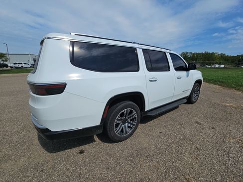 Used 2023 Jeep Wagoneer L Series II AWD/4WD image 4
