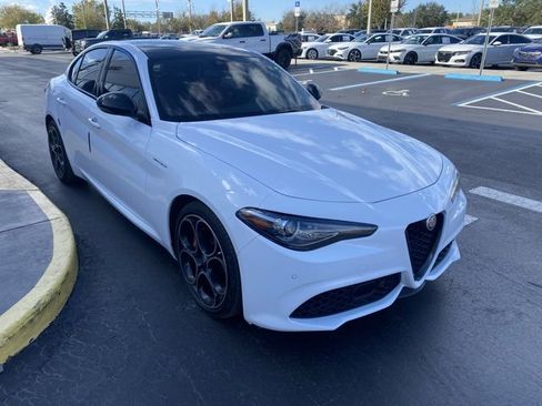 Used 2022 Alfa Romeo Giulia Veloce image 2