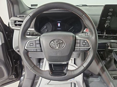 Used 2023 Toyota Sienna XSE FWD image 15