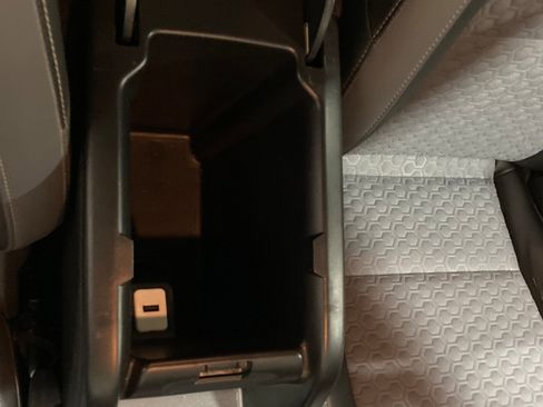 Used 2017 Chevrolet Colorado Z71 image 6