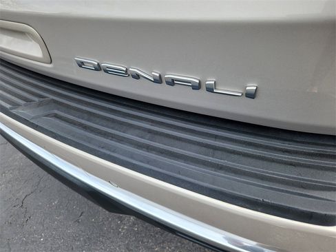 Used 2022 GMC Yukon XL Denali w/ Denali Ultimate Package image 15