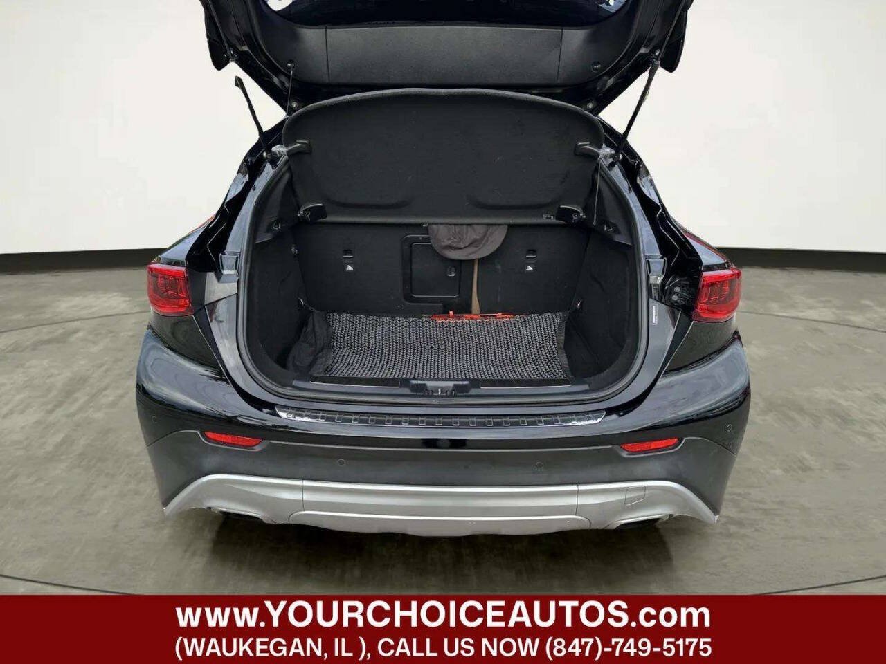 Used 2017 INFINITI QX30 Premium w/ Navigation Package AWD/4WD image 17