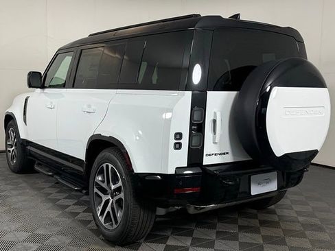 New 2026 Land Rover Defender 110 X-Dynamic SE image 2