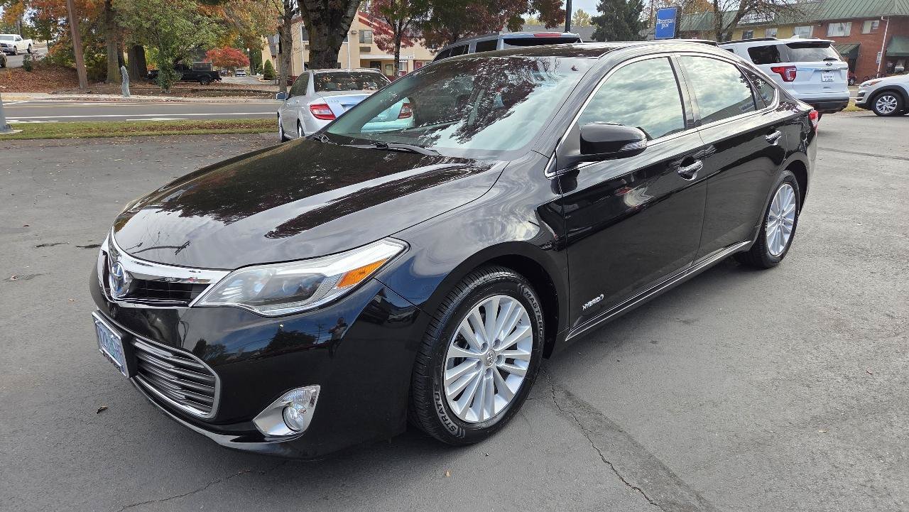 Used 2013 Toyota Avalon Limited FWD image 2